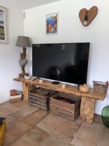 Meuble teÌleÌ, pin douglas 1